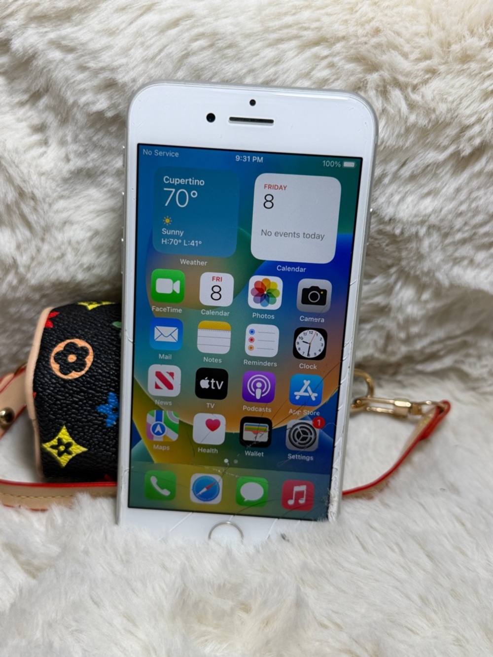 Apple iPhone 8 64 GB Fully unlocked ( cracked)